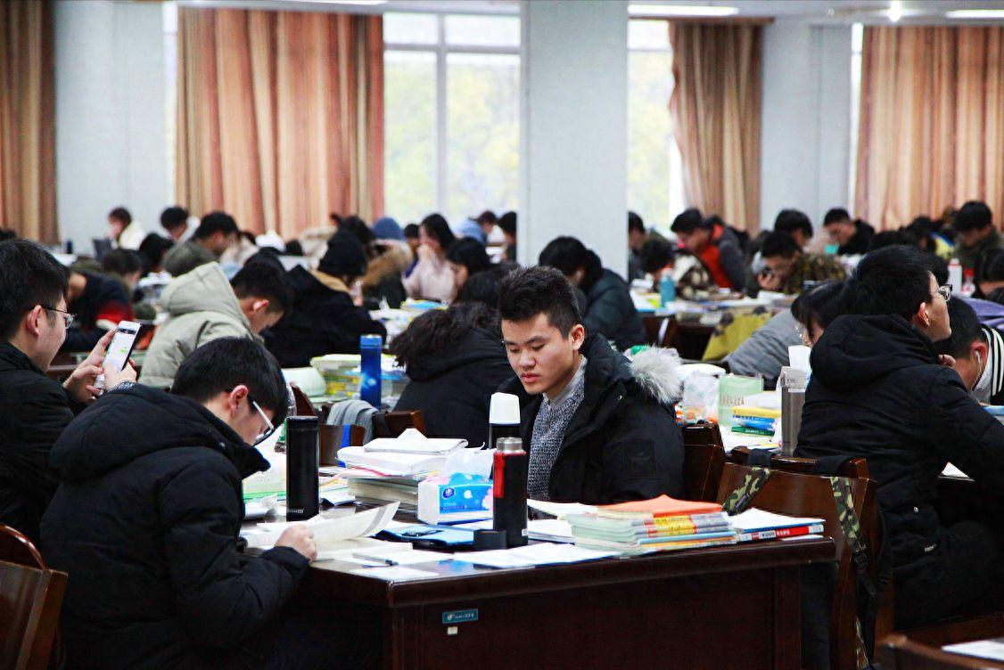 英語難考研六級嗎_考研英語和六級英語哪個難_考研難六級難