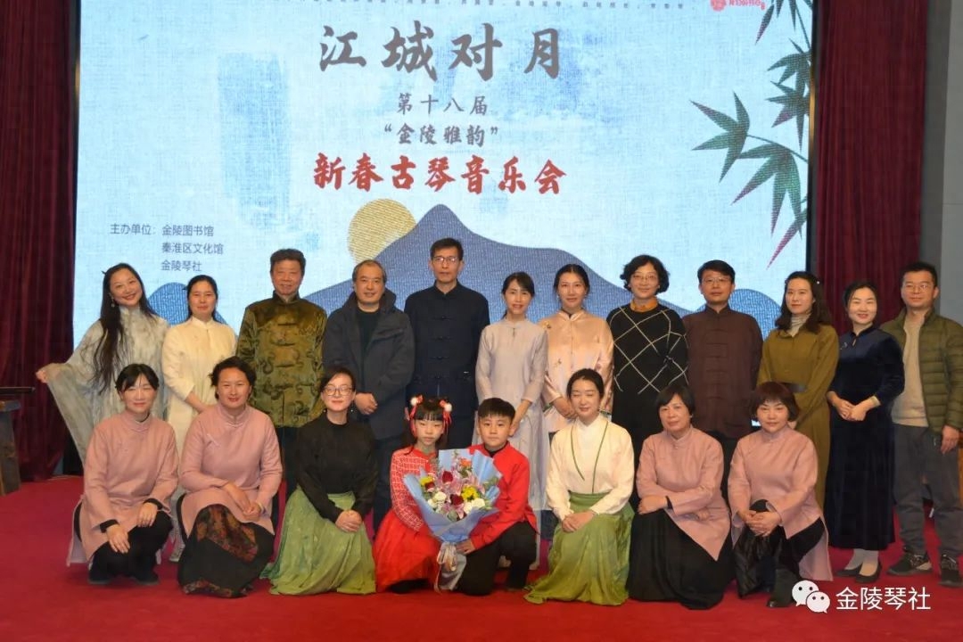 白無瑕 古琴_古琴白無瑕的古琴是誰做的_白無暇古琴