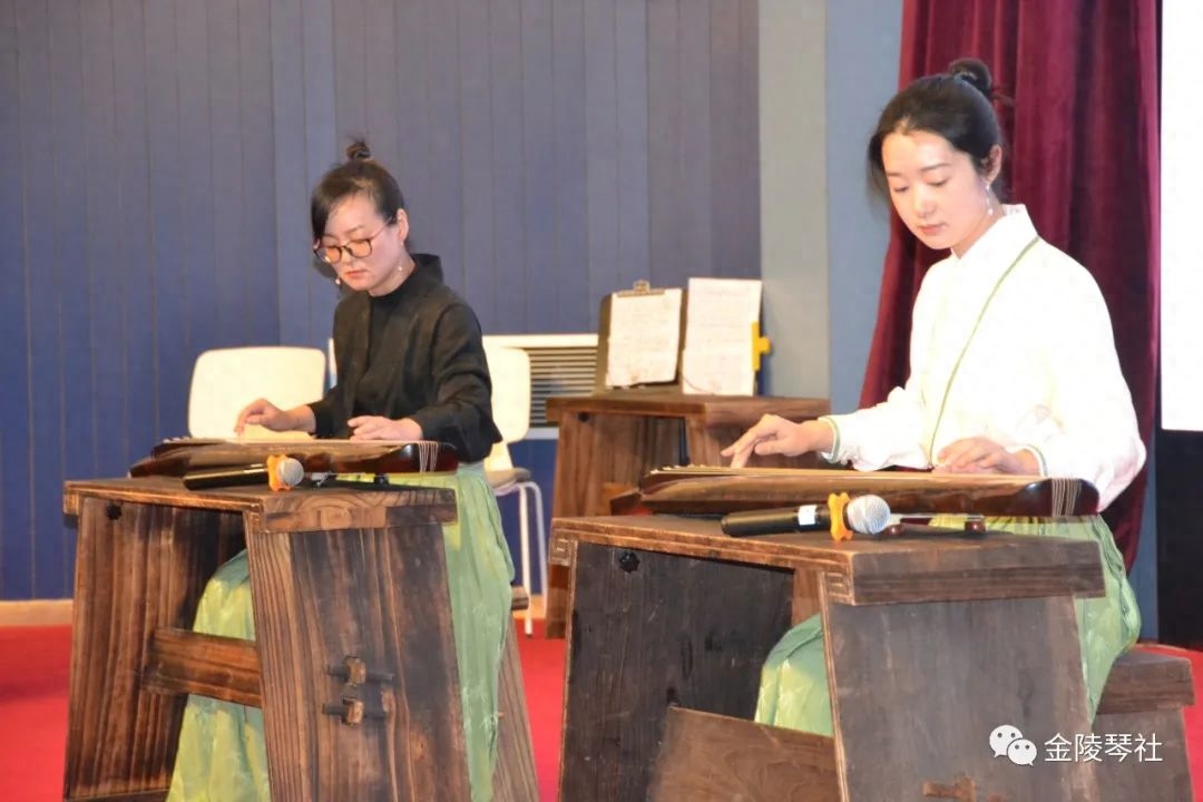 古琴白無瑕的古琴是誰做的_白無瑕 古琴_白無暇古琴