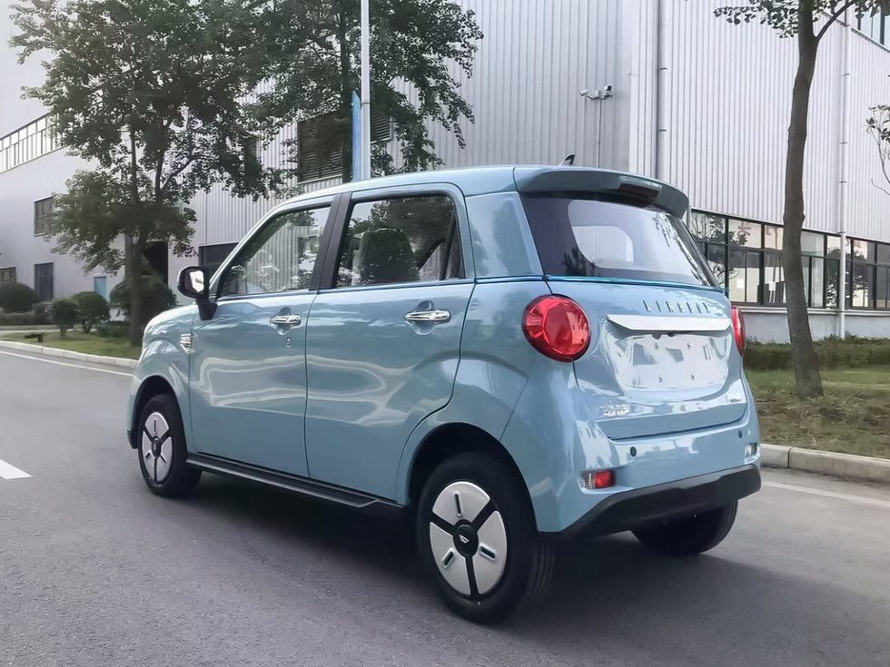 車型新車左右有劃痕_5萬左右新車都有什么車型_新車左右高低不一樣怎么辦