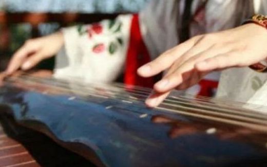 古琴泛音技巧_古琴指法泛音怎么練_古琴泛音指法
