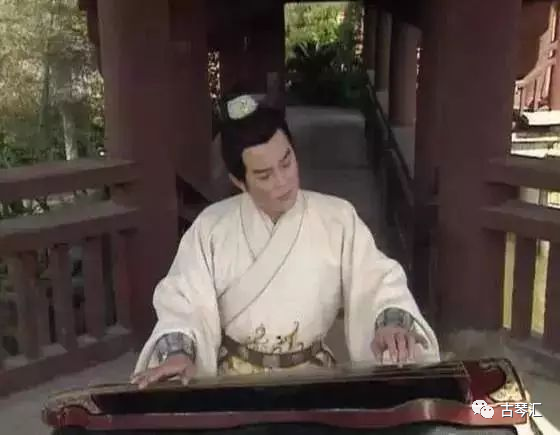 古琴桌上放什么好_古琴怎么擺放桌子_放古琴的桌子
