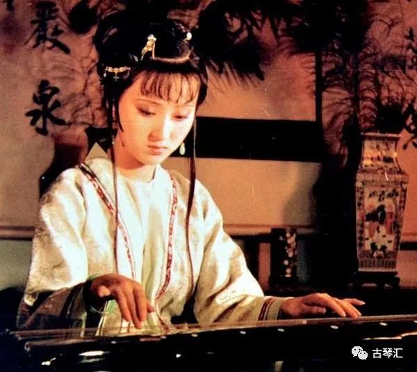 放古琴的桌子_古琴桌上放什么好_古琴怎么擺放桌子